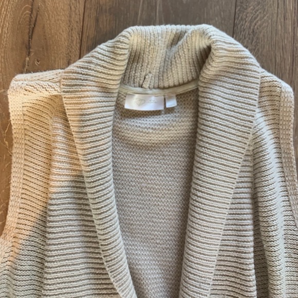Sleeveless Cardigan. Oatmeal colour. - Picture 3 of 5